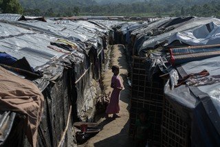 Countless Rohingya refugees have fled to Bangladesh and settled in makeshift camps like this one in Cox’s Bazar. (Photo: Ko Chung Ming/Oxfam)