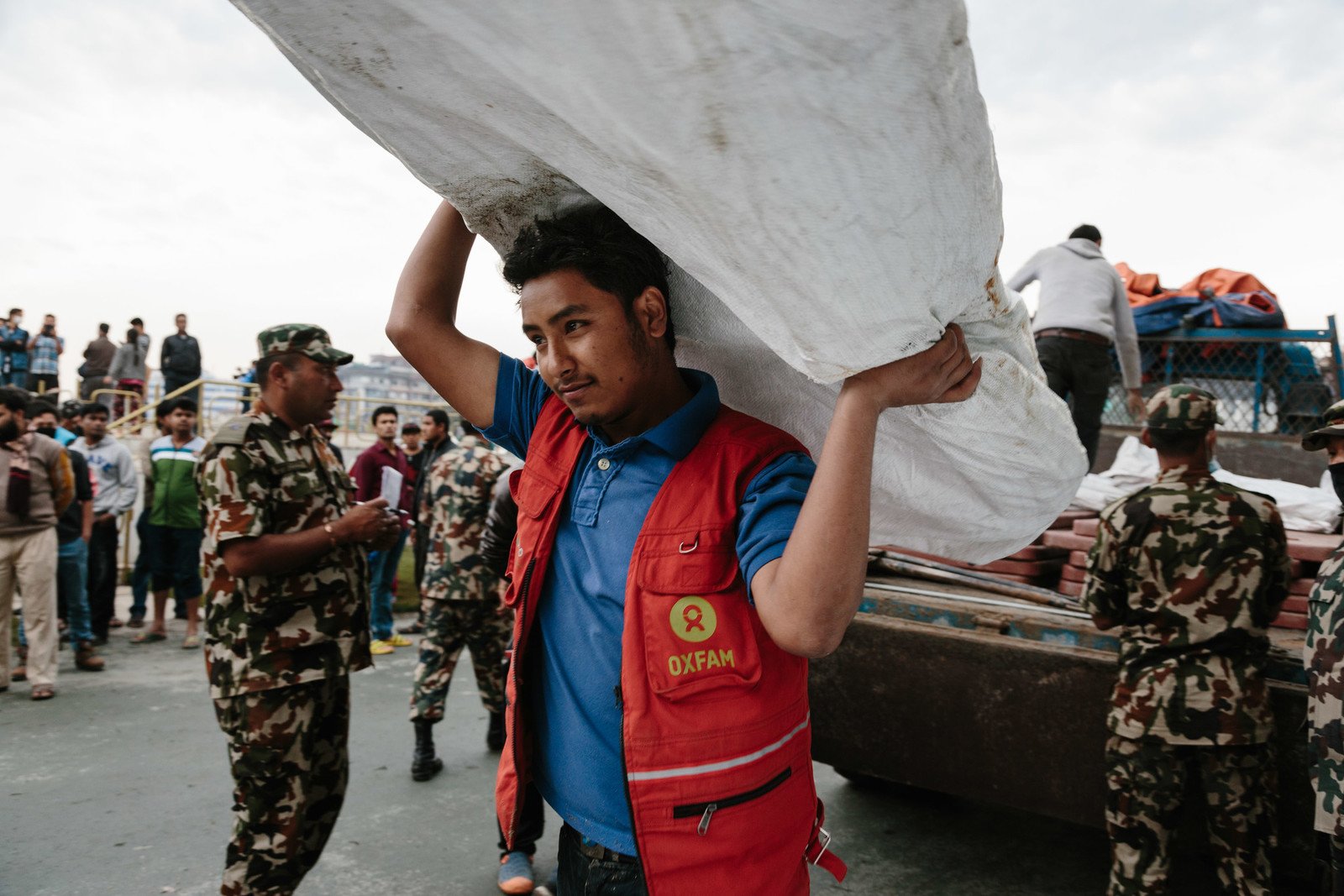 Having previously received training through Oxfam’s urban risk management programme, Shekhou Khadka (23) stayed in the Tundikhel camp after the earthquake to help with Oxfam’s relief work and serve his community. (Photo: Aubrey Wade / Oxfam)