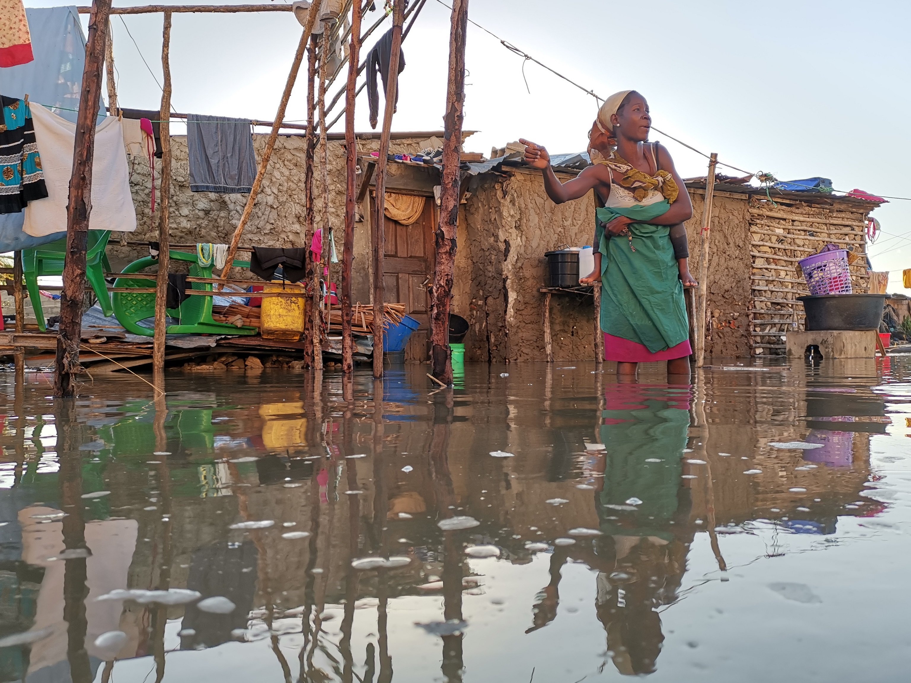 As floodwaters begin to recede, Oxfam is working hard to avert a secondary crisis: a cholera outbreak. As of 3 April, there have already been almost 1,500 reported cholera cases in badly-hit Beira, Mozambique. (Photo: Sergio Zimba / Oxfam)